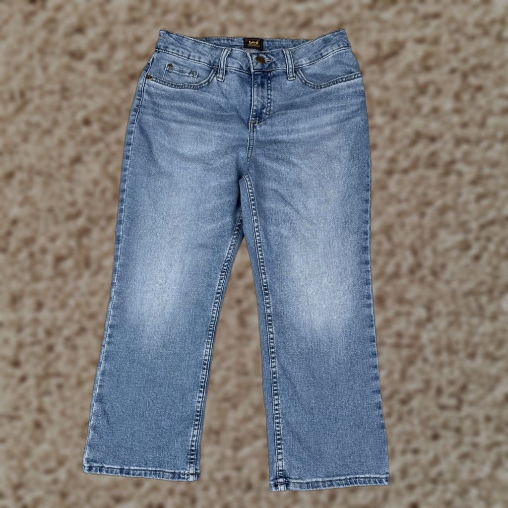 Lee Lee Capri Jeans Womens 8M Blue Med Wash Mid Rise Stretch Crop Denim 26x21 Jeans Womens Capris 90s Mens? Size 30" / US 8 / IT 44 - 1 Thumbnail