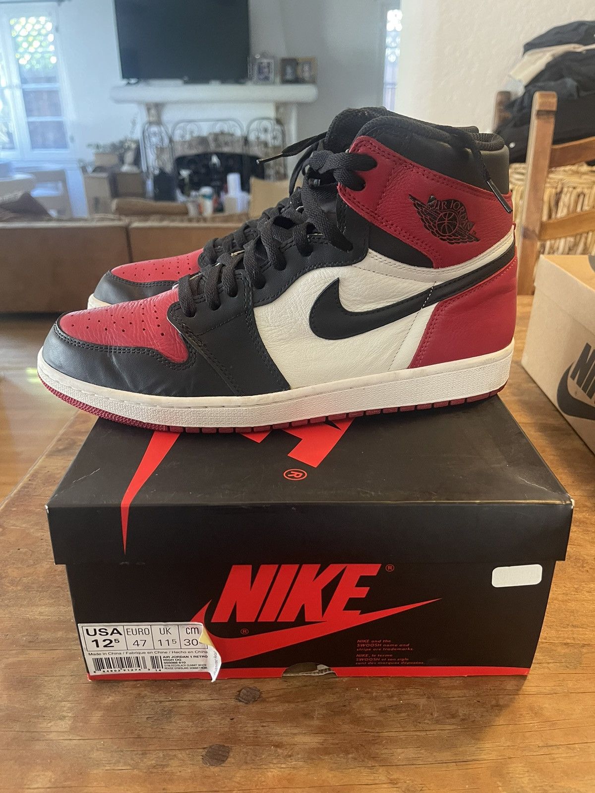 Jordan Brand Jordan 1 High Top Bred Toe Size US 12.5 / EU 45-46 - 2 Thumbnail