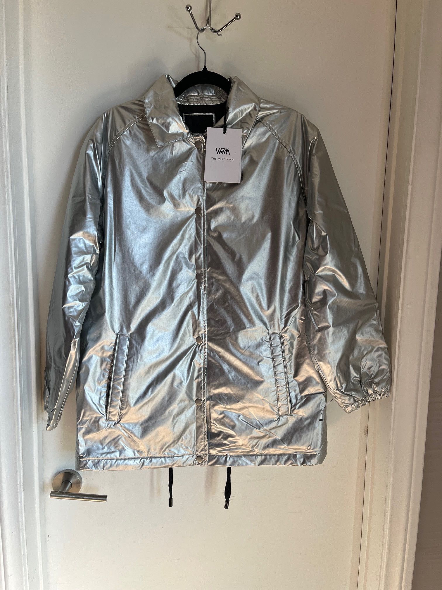 The Very Warm NWT The Very Warm Silver Coat W Morgan Jesse Lappin Lining L Size US L / EU 52-54 / 3 - 1 Thumbnail