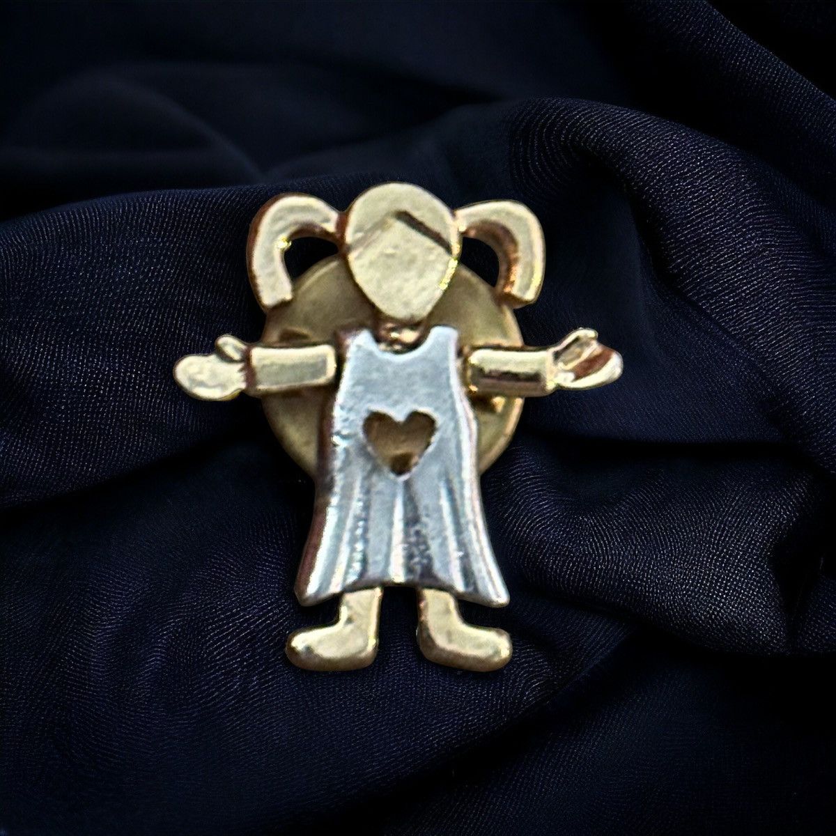 Vintage Vintage two tone little girl tac pin Size ONE SIZE - 1 Thumbnail