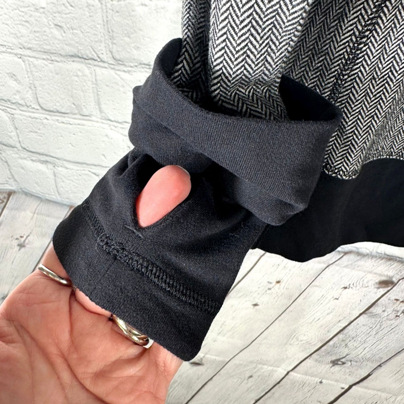 Lululemon VINTAGE? No — Lululemon Think Fast Hoodie Shirt Women 6 Black Herringbone Pullover Zip Pocket Hooded Cowl Neck Raglan Long Sleeve Size M / US 6-8 / IT 42-44 - 3 Thumbnail