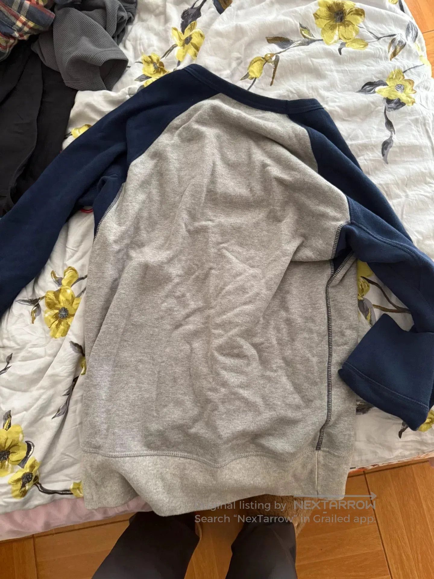 Japanese Brand Vintage Sweatshirt with Navy Sleeves. Size XL / US 12-14 / IT 48-50 - 4 Thumbnail