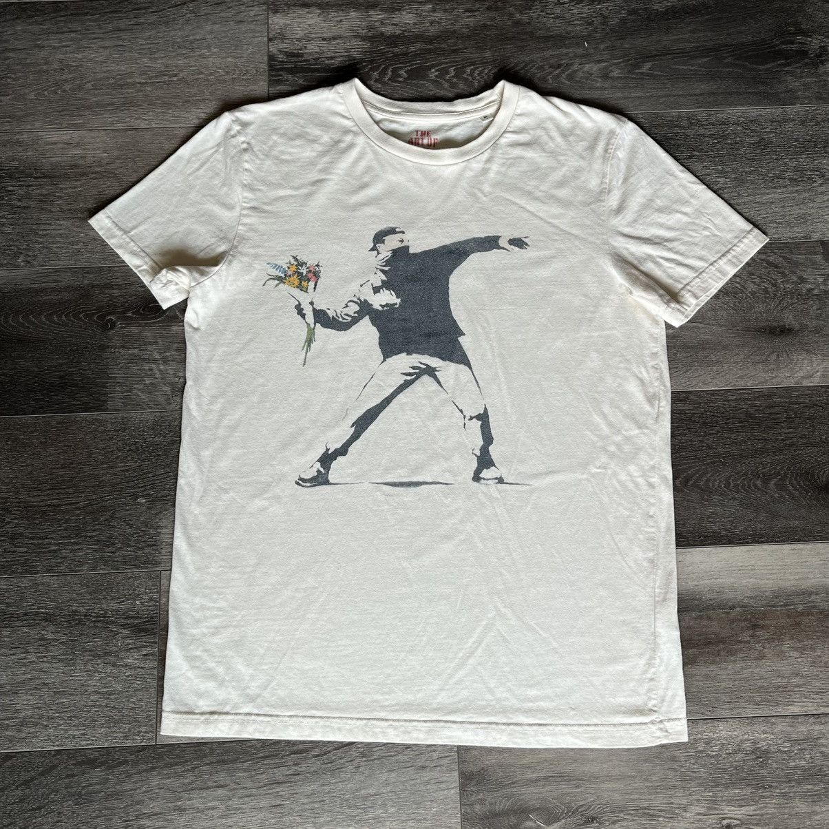Vintage The Art of Banksy Redent Street Flower Thrower 2003 Art Tee Size US M / EU 48-50 / 2 - 1 Thumbnail