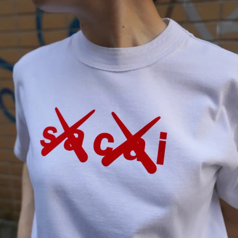 Kaws × Sacai KAWS x Sacai Flock Print T-shirt Size S / US 4 / IT 40 - 4 Thumbnail