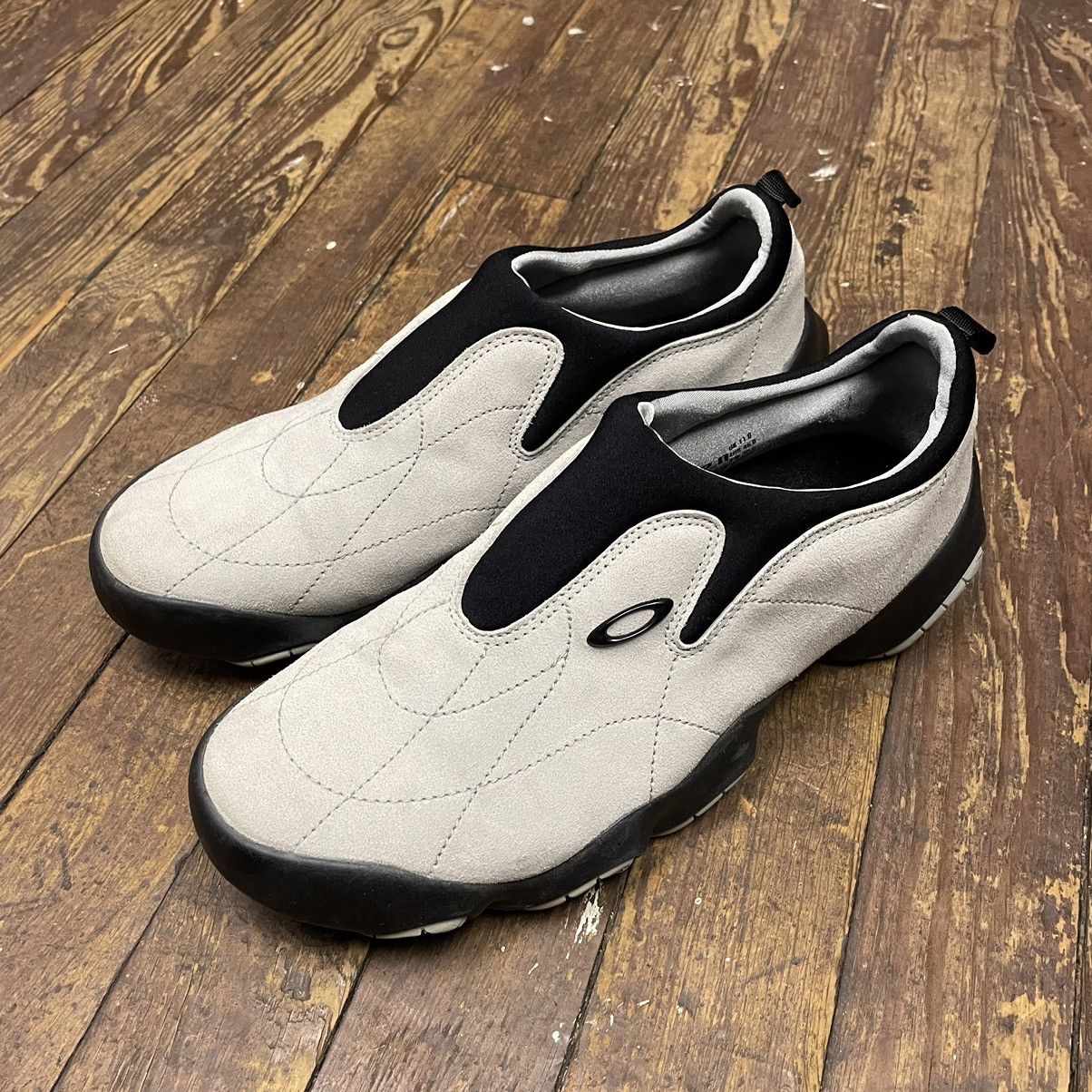 Oakley Oakley flesh bone runner slip ons | Grailed