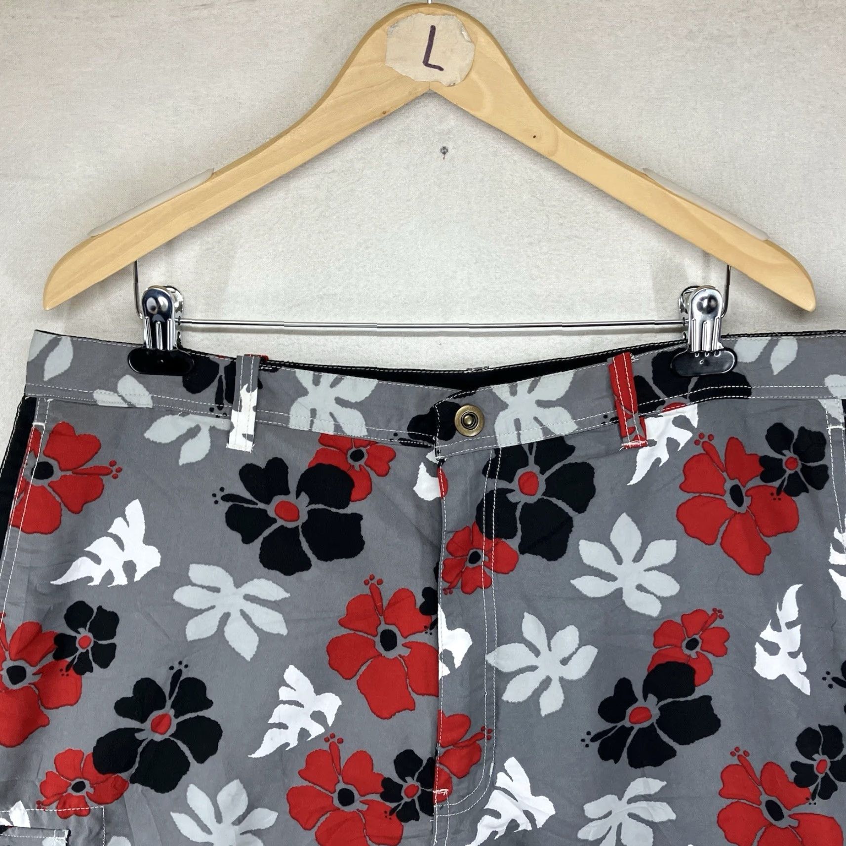 Vintage VINTAGE Urban Pipeline Reversible Board Shorts Mens 40 Zip Cargo Black Grey Red Floral Size US 40 / EU 56 - 6 Thumbnail