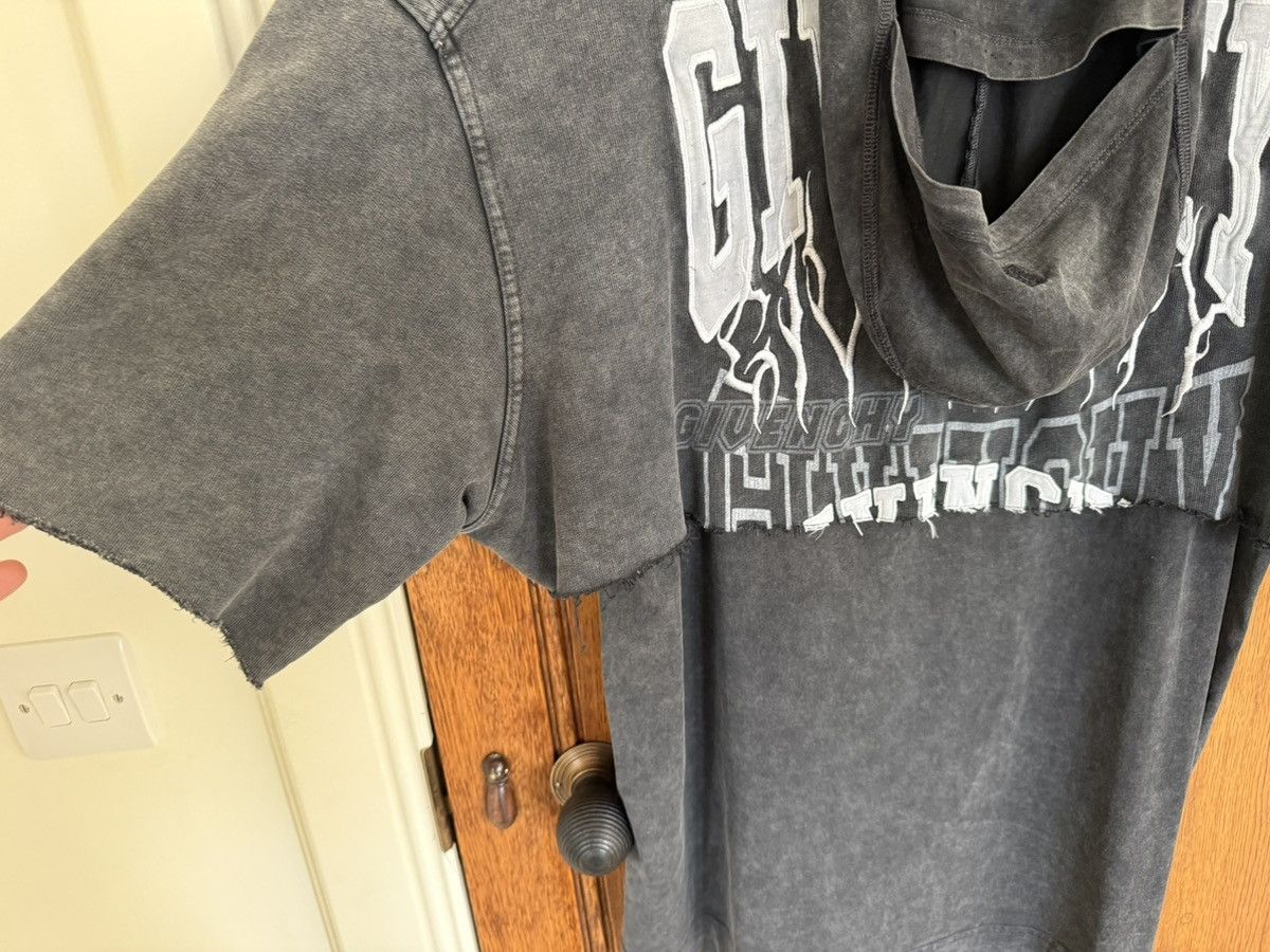 Givenchy Givenchy triple layered logo hoodie sweat crew T shirt grail Size US L / EU 52-54 / 3 - 19 Thumbnail