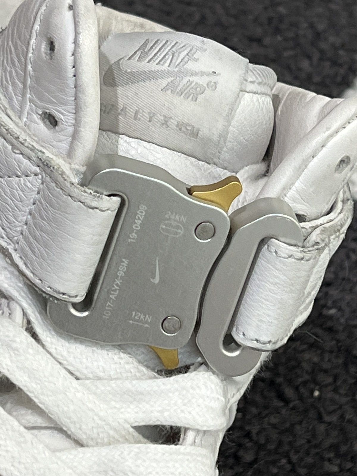 1017 ALYX 9SM × Nike Nike 1017 ALYX 9SM Air Force 1 High Triple White Size US 7.5 / EU 40-41 - 11 Thumbnail