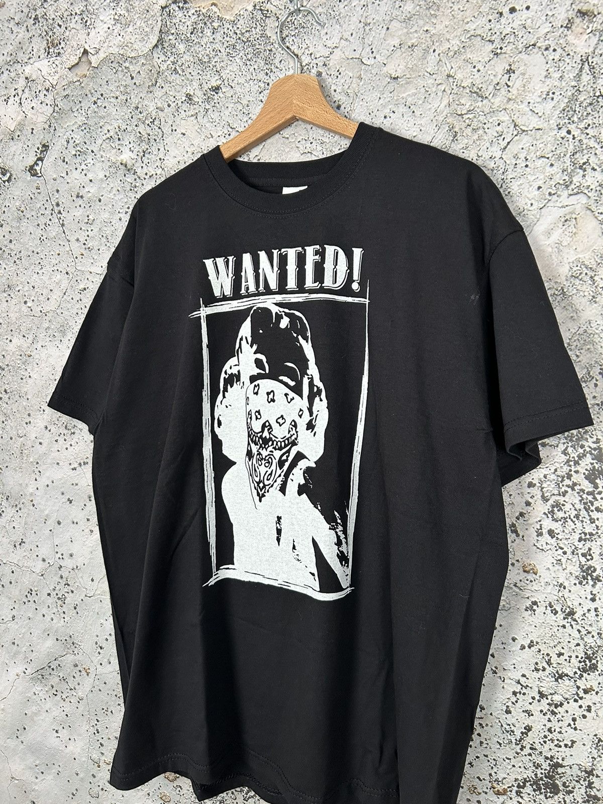 Vintage Vintage Wanted Graphic Tee 90s Movie Grunge Rock Punk Size US XL / EU 56 / 4 - 2 Thumbnail