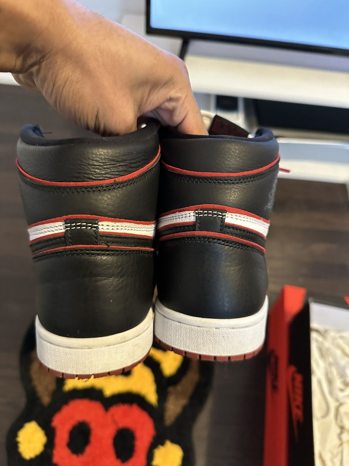 Jordan Brand Jordan 1 OG High Bloodline Size US 8 / EU 41 - 3 Thumbnail
