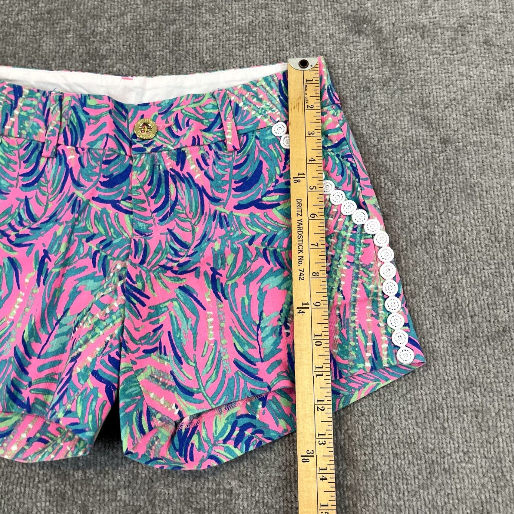 Lilly Pulitzer Lilly Pulitzer Bermuda Shorts Womens Size 00 4.5" Callahan Blue Green Pockets Floral Nylon Zipper Button Casual Summer Size 28" / US 6 / IT 42 - 5 Thumbnail