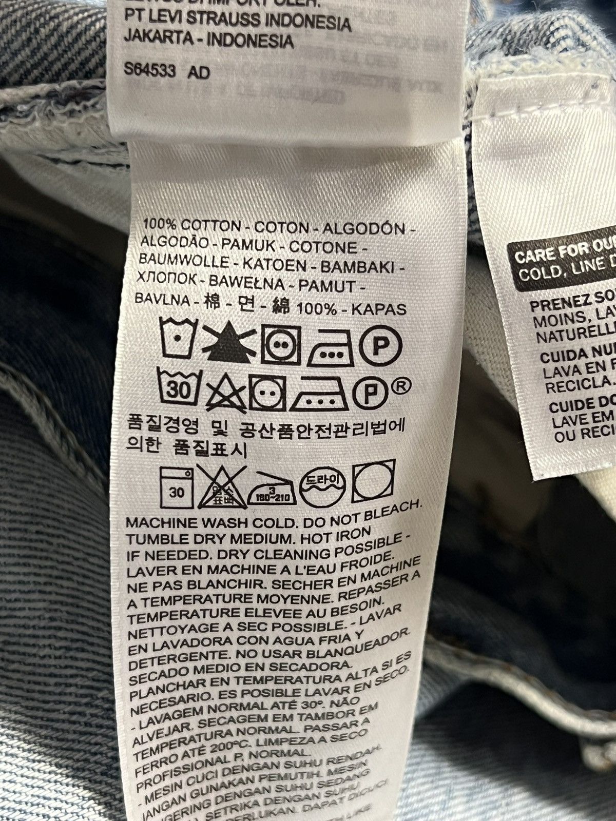 Vetements VETEMENTS x LEVIS FW17 RUNWAY EMBROIDERED LOGO DENIM JEANS Size US 28 / EU 44 - 7 Thumbnail