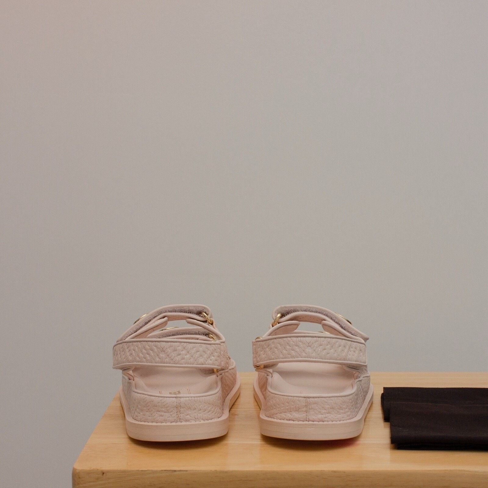 Chanel 1950$ CHANEL 2022 Calfskin Dad Medallion Sandals Pink 38 1/2 Size US 8.5 / IT 38.5 - 10 Thumbnail