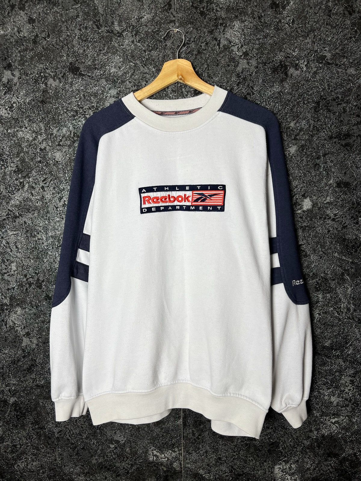 Reebok × Vintage Vintage Reebok Sweatshirt Big Logo White Long Sleeve Size US L / EU 52-54 / 3 - 1 Thumbnail