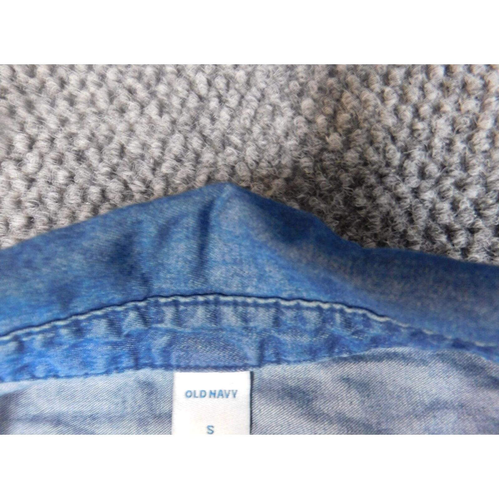 Old Navy Old Navy Blouse Tunic Shirt Denim Blue S Womens Size S / US 4 / IT 40 - 4 Thumbnail