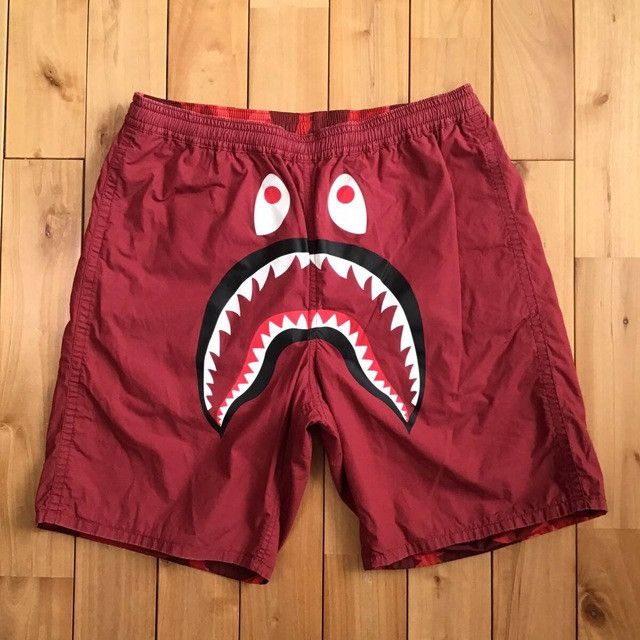 Bape 🔥Reversible BAPE Shark shorts Red camo a bathing ape ★size L Size US 34 / EU 50 - 2 Thumbnail