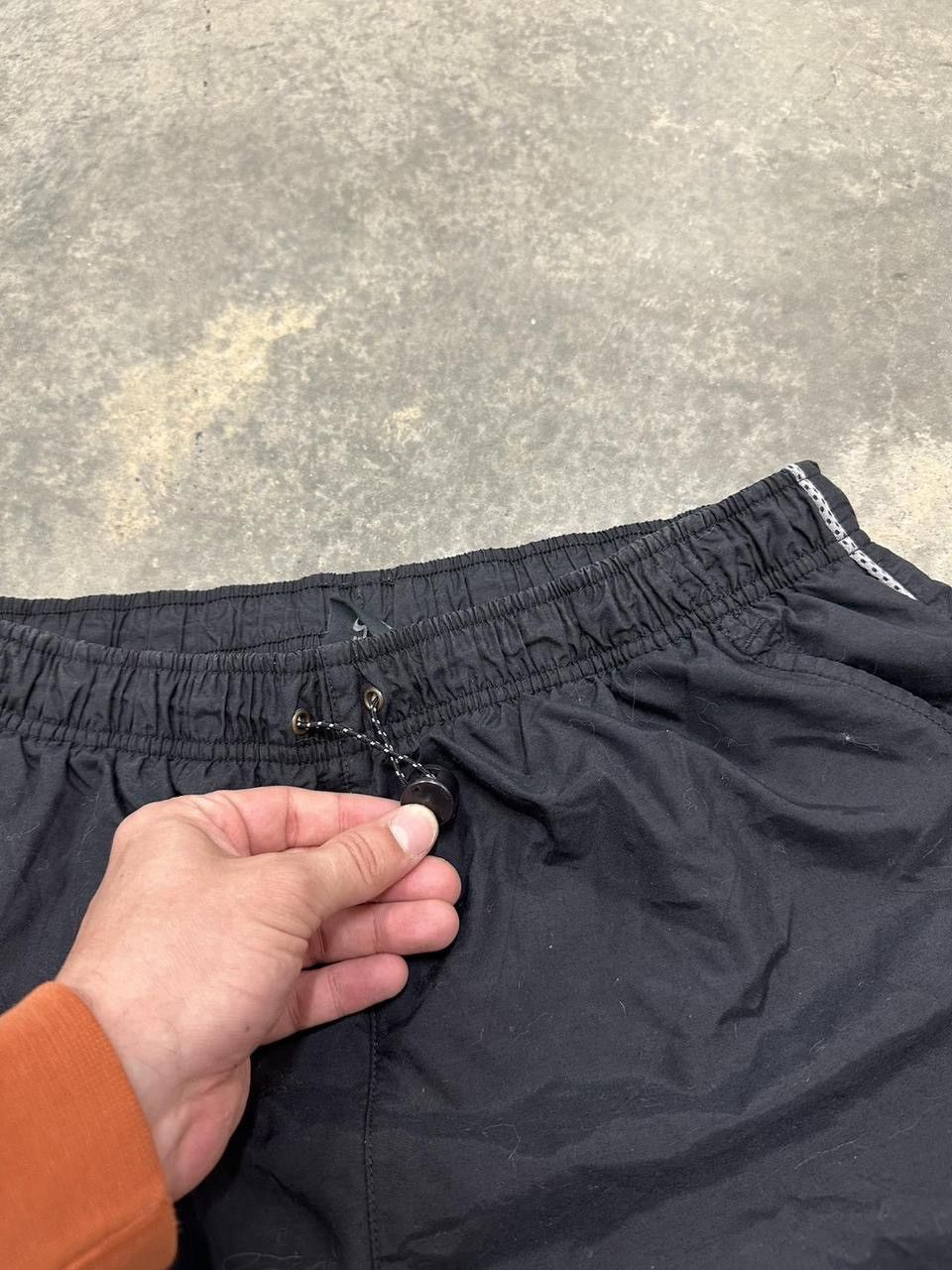 Nike Vintage Y2K Nike Baggy Black Nylon Shorts Size Medium Size US 30 / EU 46 - 5 Thumbnail