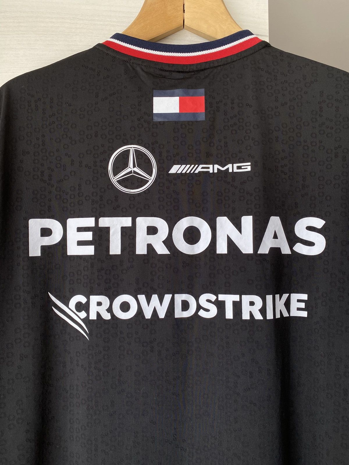 Mercedes-Benz 2024 Mercedes AMG Petronas F1 Men's Team Black T-shirt Size US XL / EU 56 / 4 - 6 Thumbnail