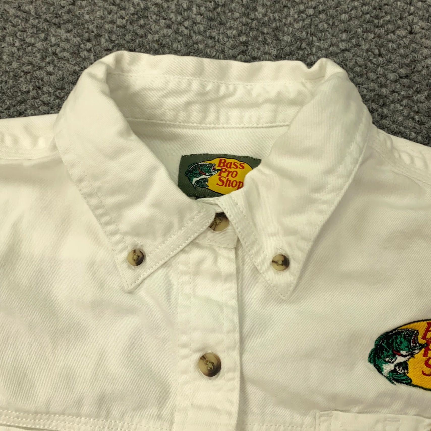 Bass Pro Shops Bass Pro Shops Shirt Womens Large White Embroidered Button-Up Pockets Shirt Ladies Large White Embroidered Button-Up Pockets Size L / US 10 / IT 46 - 4 Thumbnail