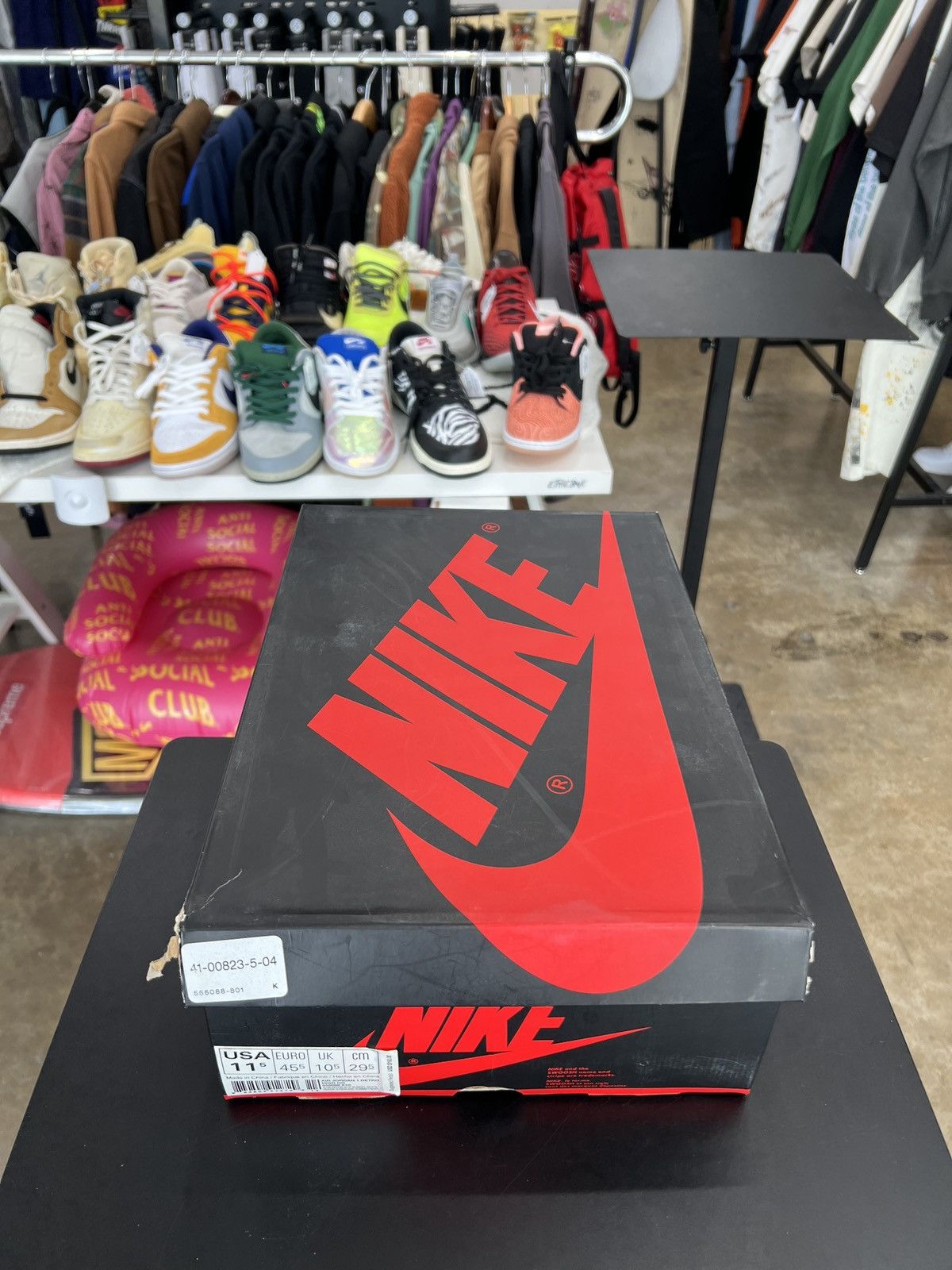 Jordan Brand Air Jordan 1 Bred Toe Sz. 11.5 (2018) Size US 11.5 / EU 44-45 - 12 Thumbnail