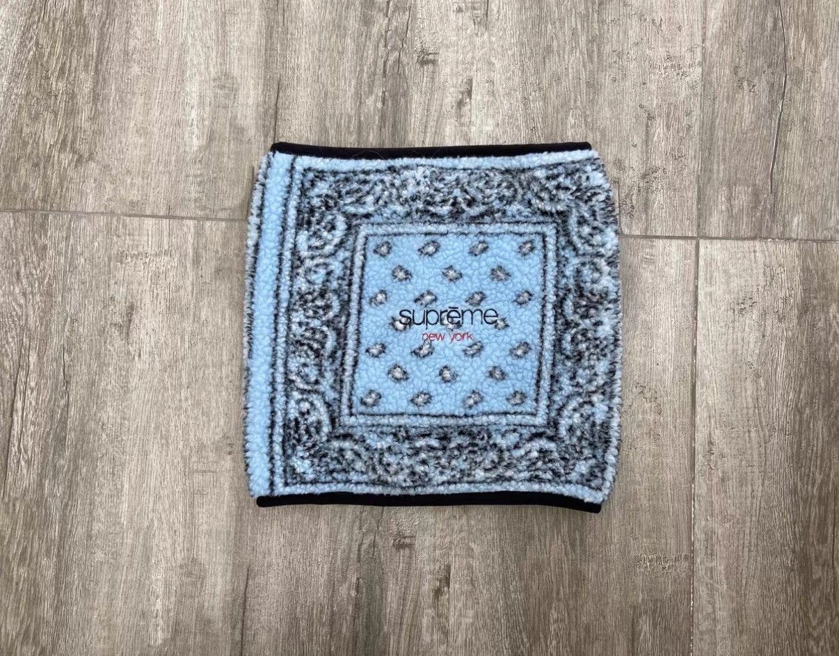 Supreme Supreme Logo Repeat Scarf (Navy) | Grailed