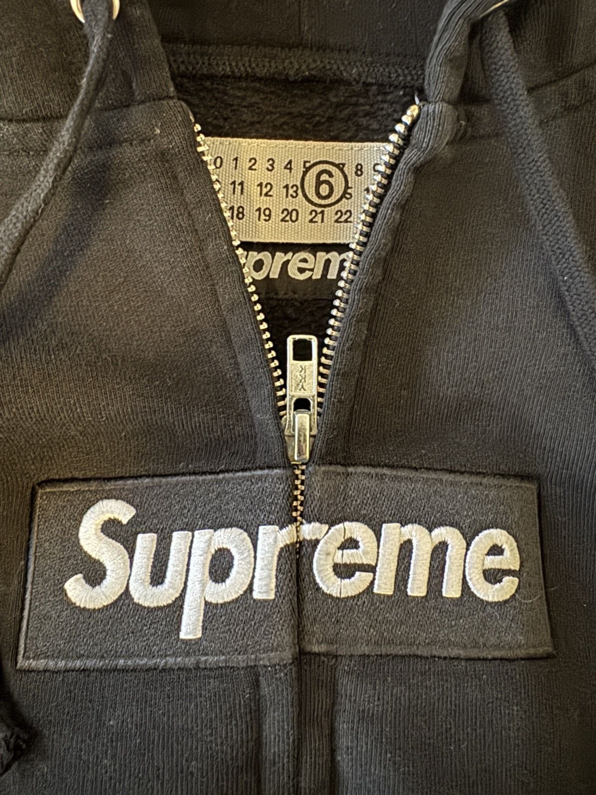Maison Margiela × Supreme Supreme x MM6 Box Logo Zip Up Size L Size US L / EU 52-54 / 3 - 2 Thumbnail