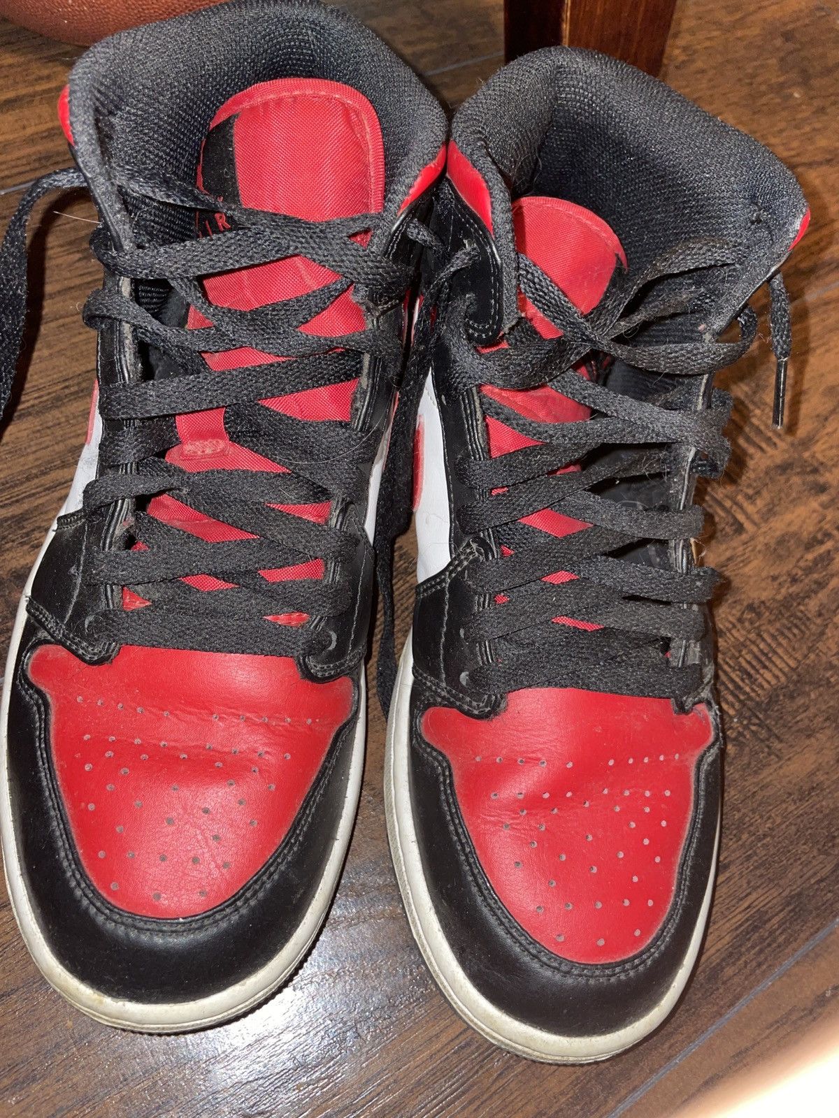 Jordan Brand Jordan 1 Red Black White Size US 7.5 / EU 40-41 - 2 Thumbnail