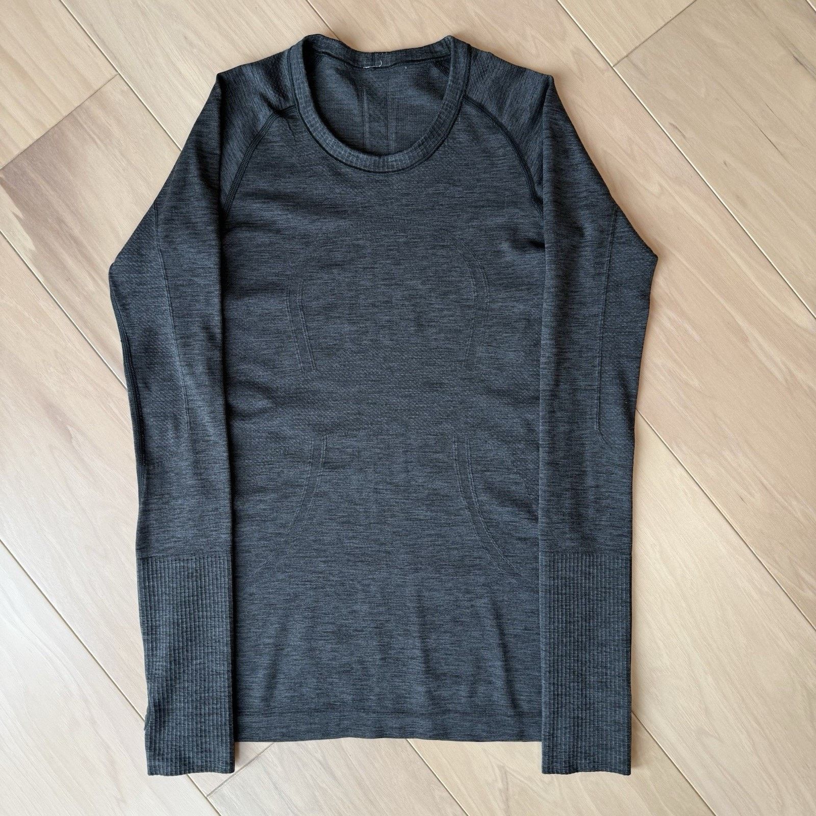 Lululemon Lululemon Metal Vent Shirt 4 Gray Yoga Workout Long Sleeve Size S / US 4 / IT 40 - 2 Thumbnail