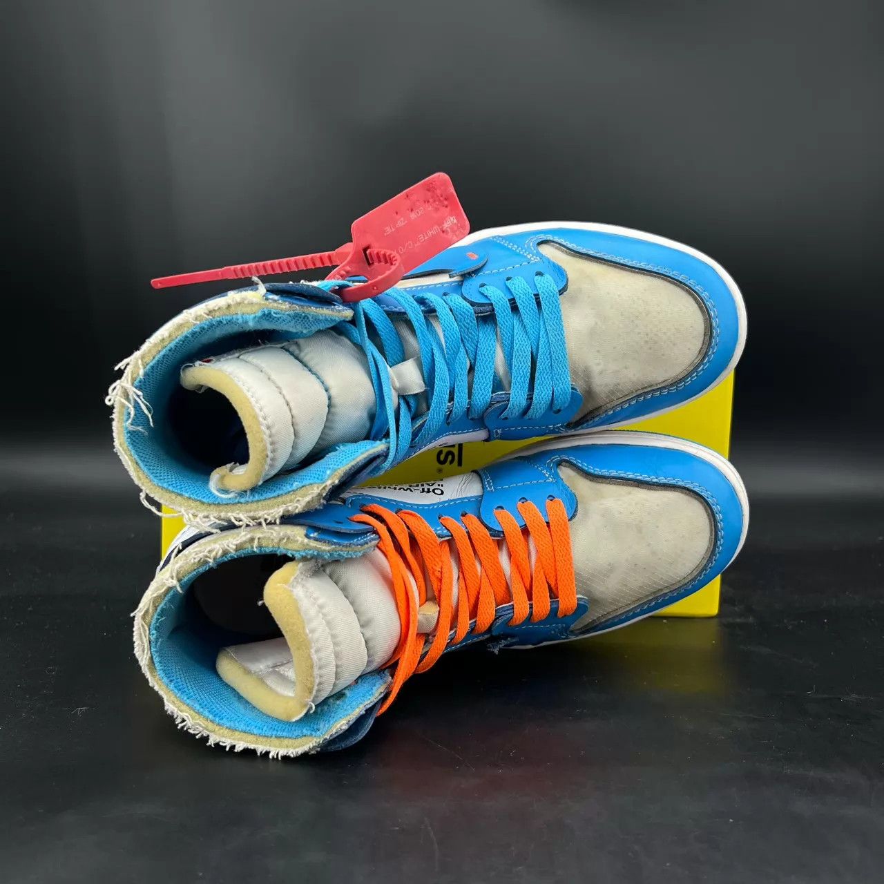 Nike Air Jordan 1 UNC 41 Dog Chewed Hooks Box & Accs Light Sole Size US 8 / EU 41 - 8 Thumbnail
