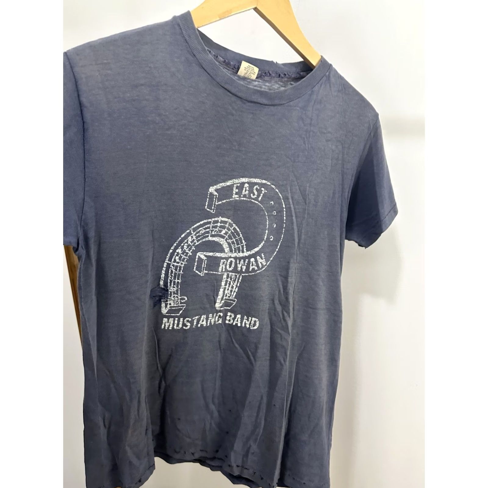 Hanes VTG 70s Rowan Mustang Band Gradient Sun Faded Worn Soft True Vintage T-Shirt M Navy Mens Shirt 70s Distressed Merch Hanes Size US M / EU 48-50 / 2 - 5 Thumbnail