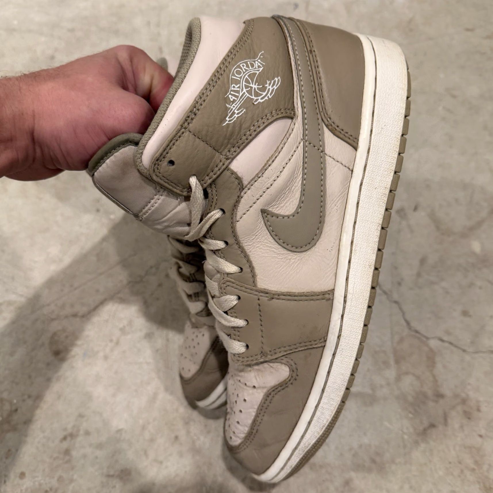 Jordan Brand Nike Air Jordan 1 Mid SE Legend Light Brown-Khaki-Phantom Size 9 Mens Sneaker 2024 Jordan HF4781-203 Size ONE SIZE - 5 Thumbnail