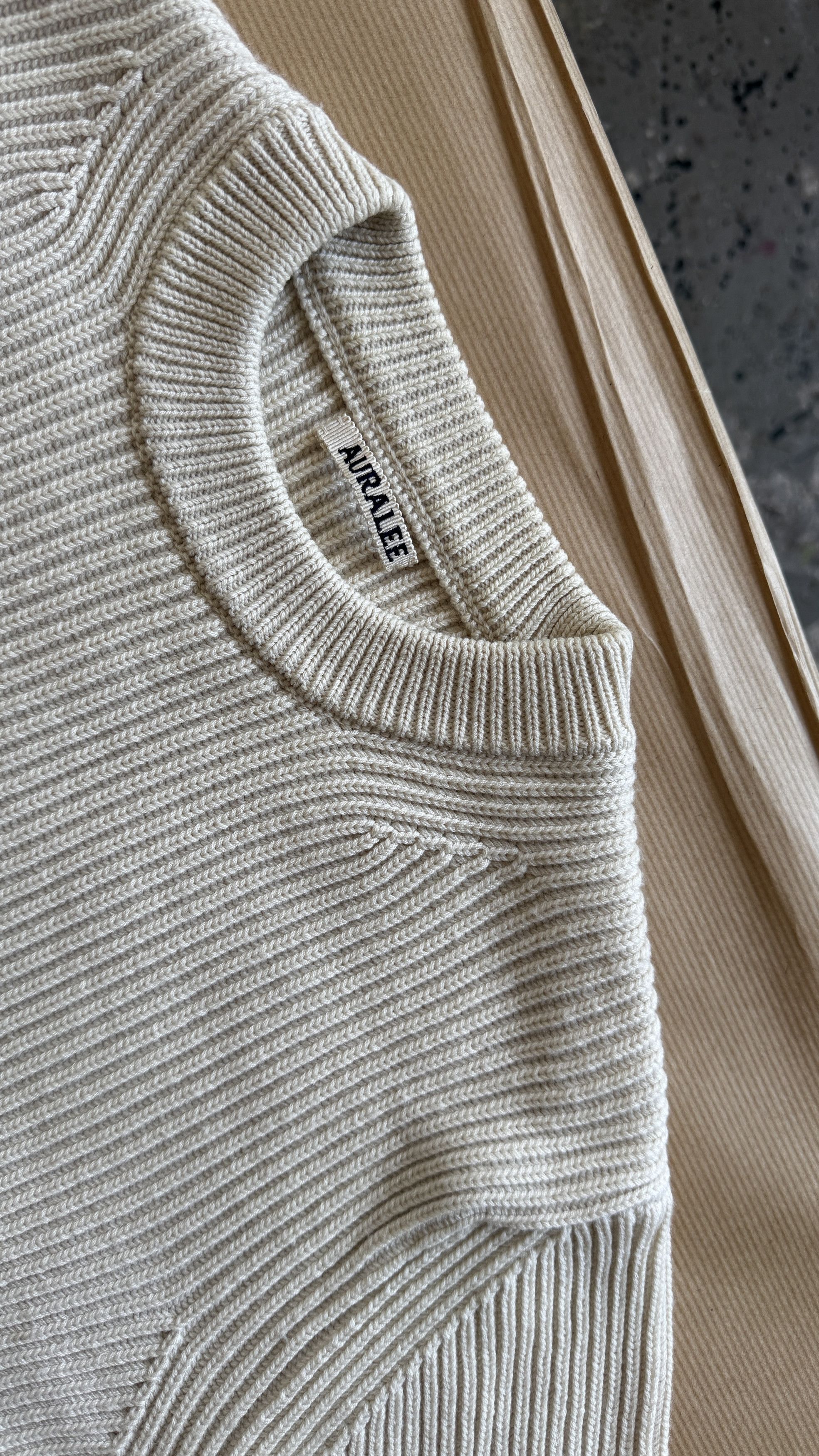 Auralee aa . 4 . as new . SUPER FINE WOOL RIB KNIT BIG P/O .A6AP01RK Size US S / EU 44-46 / 1 - 18 Thumbnail