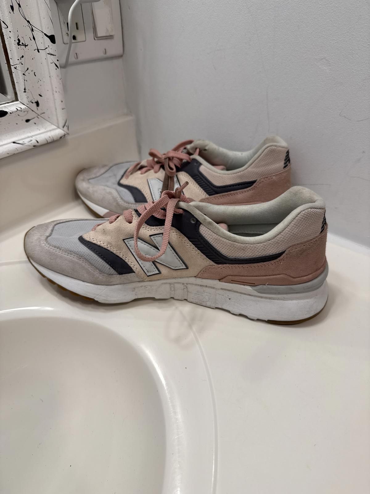 New Balance New Balance Men's Sneakers in Pink, Gray, and Black Size US 9 / EU 42 - 1 Thumbnail