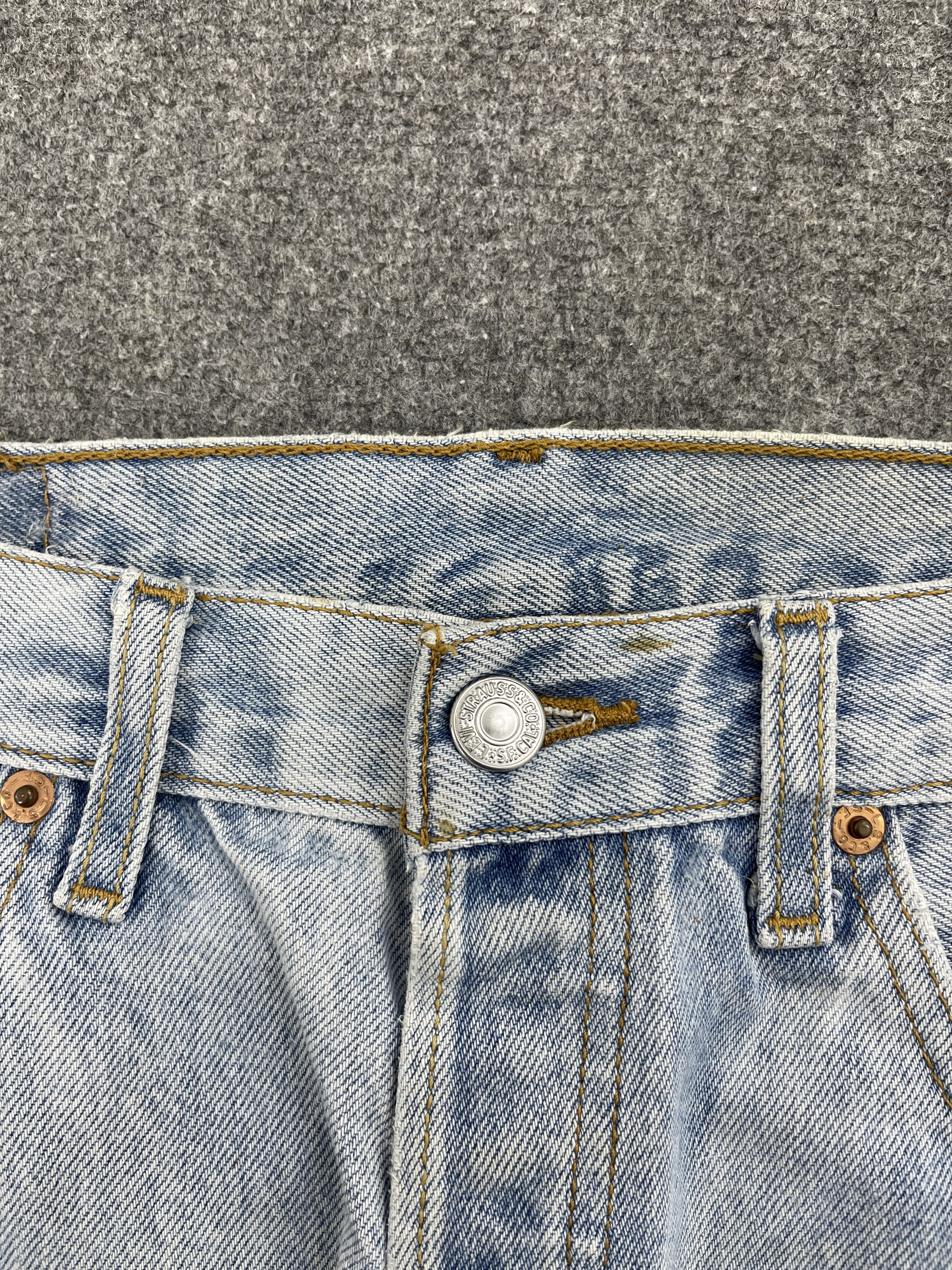 Levi's × Vintage Light Washed Vintage Levis 501 Denim Jeans Size US 31 - 8 Thumbnail