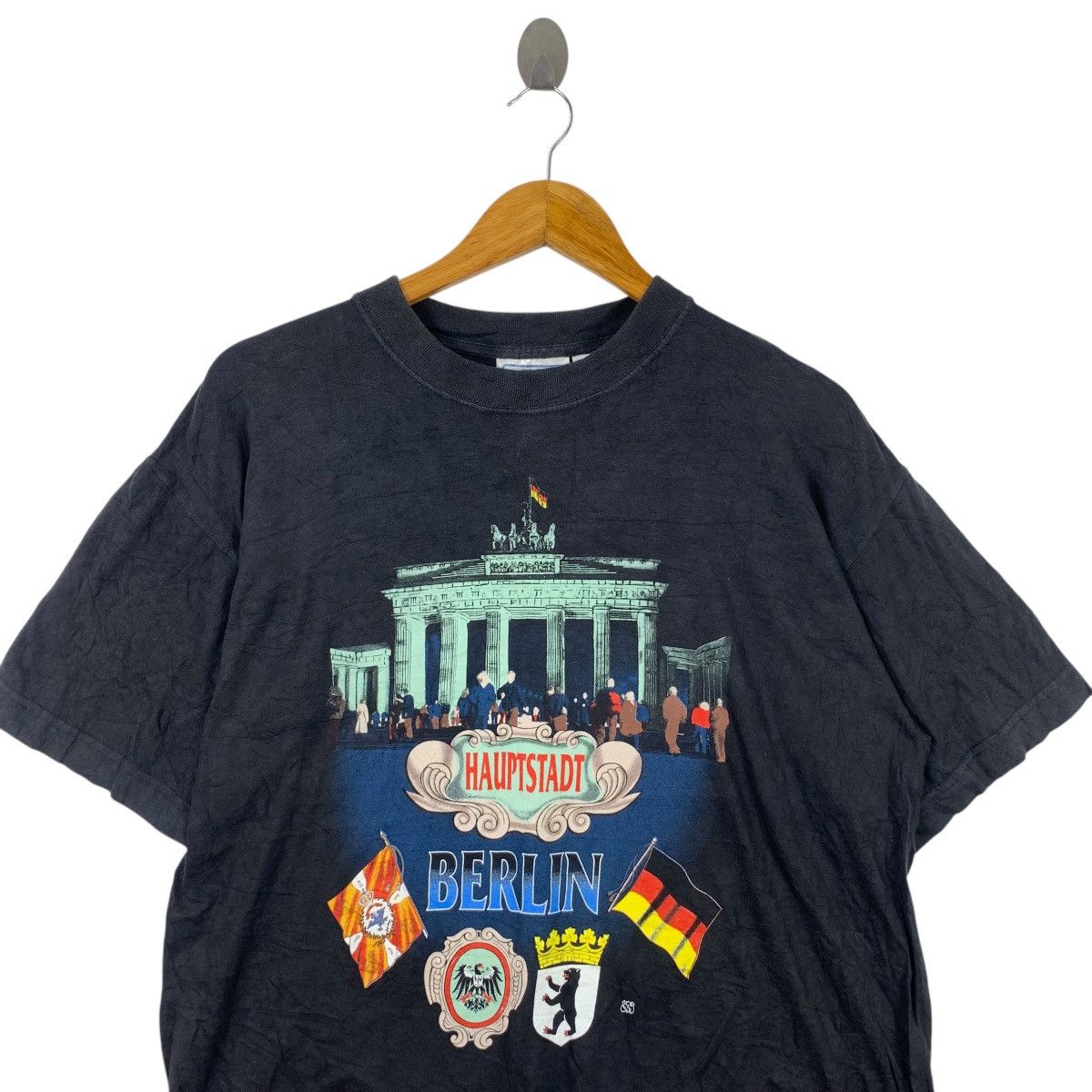 Vintage Vintage HAUPTSTADT BERLIN CITY Germany Tee Shirt Top Size US S / EU 44-46 / 1 - 2 Thumbnail