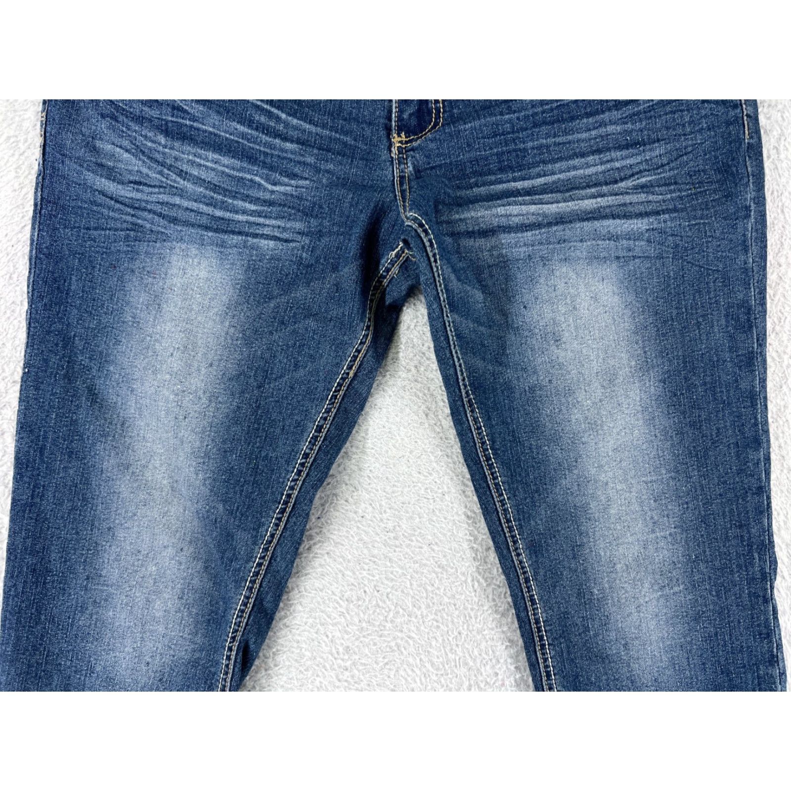 Vintage Rue21 Women's Capri Jeans Size 11 Blue Denim Embroidered Studded Cotton Blend Size 32" / US 10 / IT 46 - 6 Thumbnail
