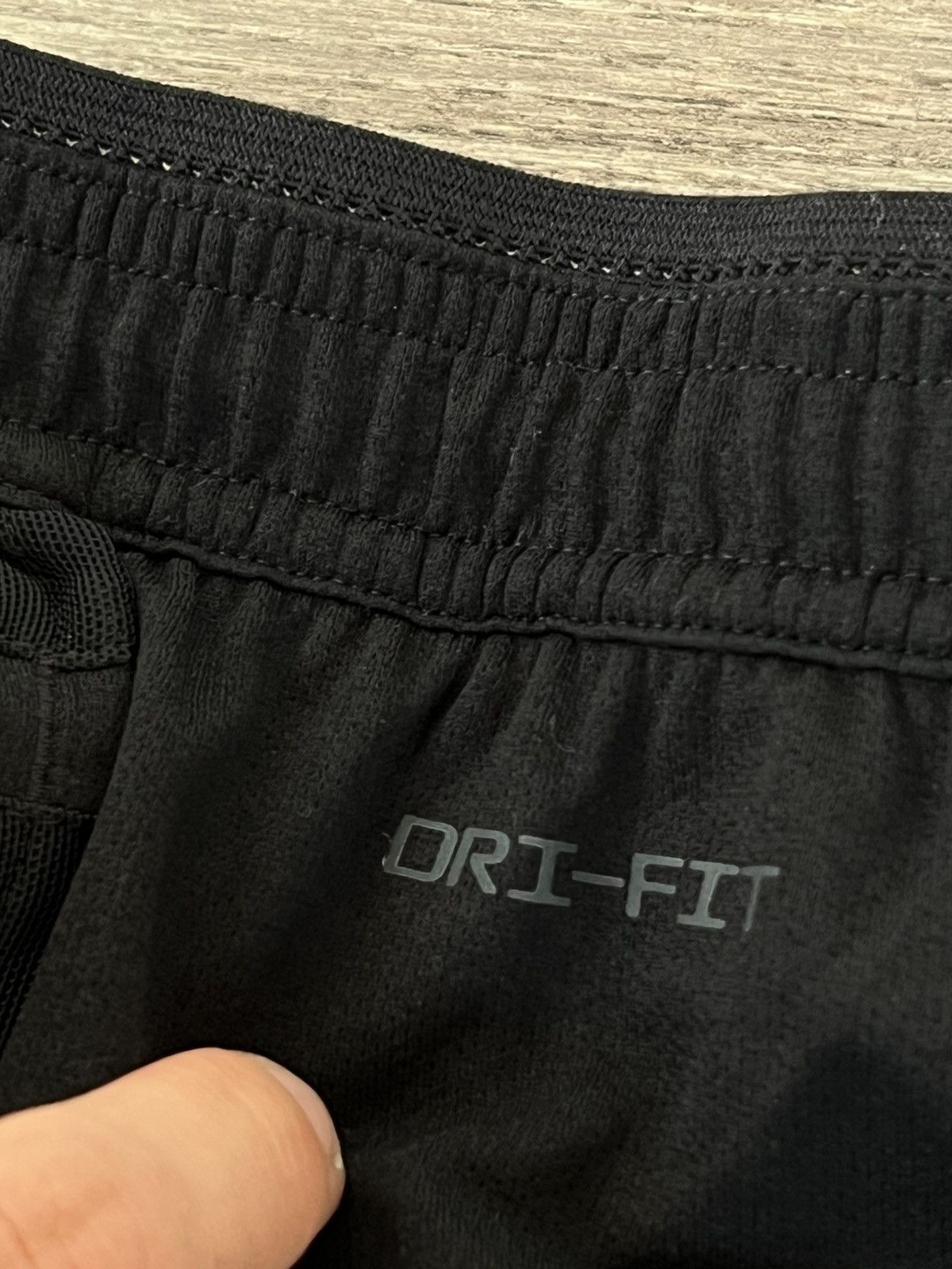 Nike Nike Running Division Reflective Swoosh Dri-Fit ADV 4 Shorts Size US 32 / EU 48 - 14 Thumbnail
