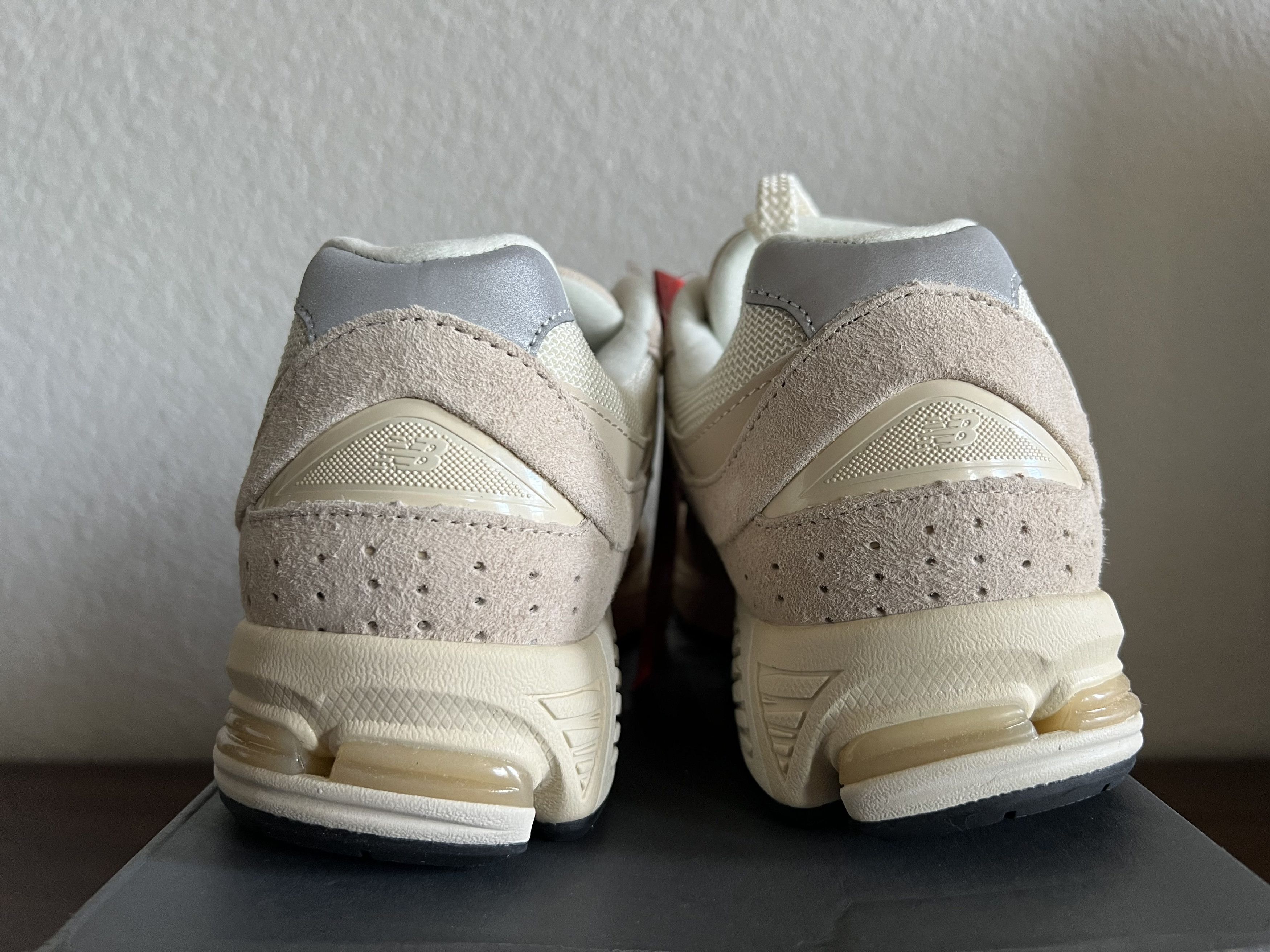 New Balance New Balance 2002R Cream Sneakers Size US 5 / EU 37 - 2 Thumbnail