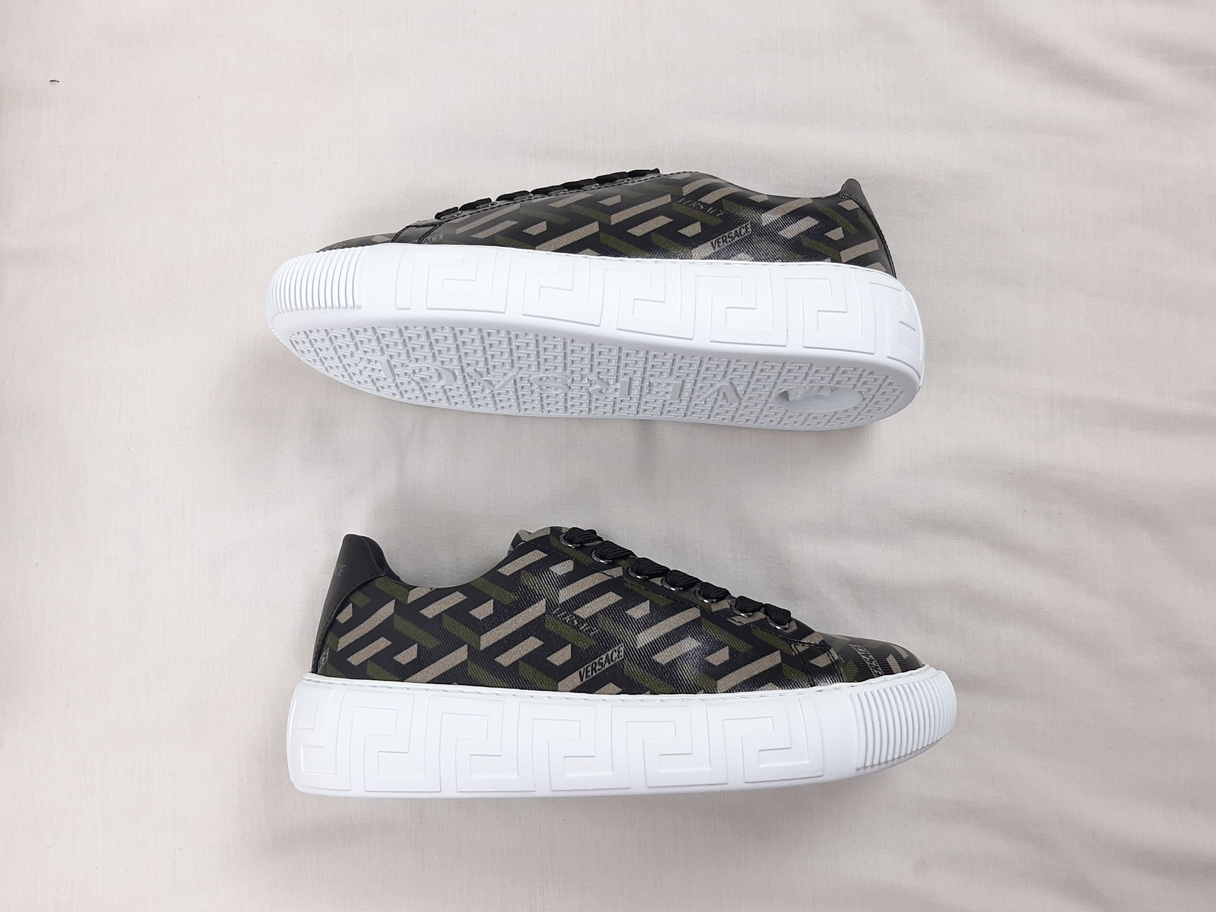 Versace Versace Greca Low Top Sneakers Women's Size US 7 EU 37 Size US 7 / IT 37 - 7 Thumbnail