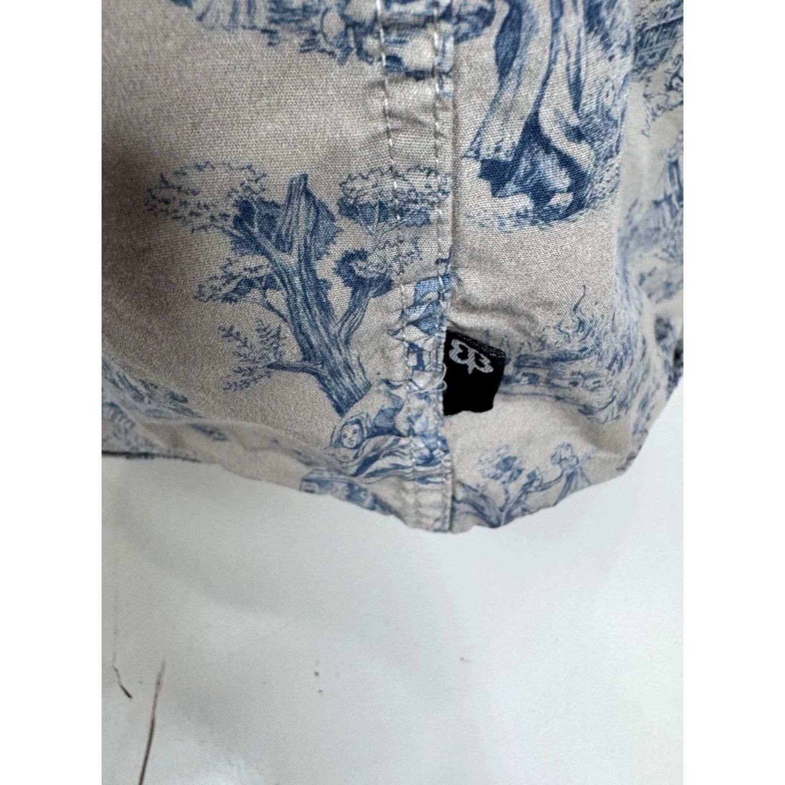 Vintage BETABRAND Shirt ALIENS ATTACKING Camp ROBOT Amish Victorians XXL / XXXL Gray / Blue Mens Size US XXL / EU 58 / 5 - 5 Thumbnail