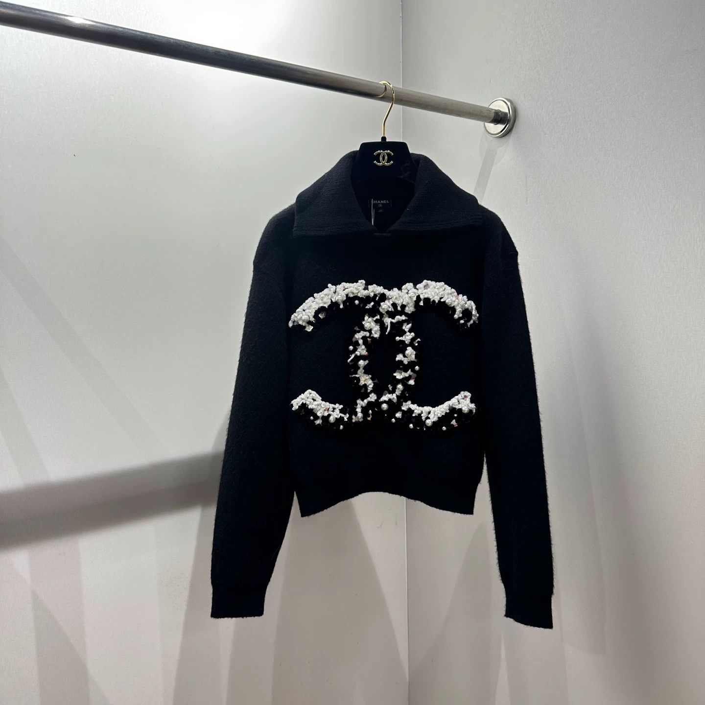 Chanel Chanel Ski Collection Logo Cashmere Sweater 34 Size XS / US 0-2 / IT 36-38 - 1 Thumbnail