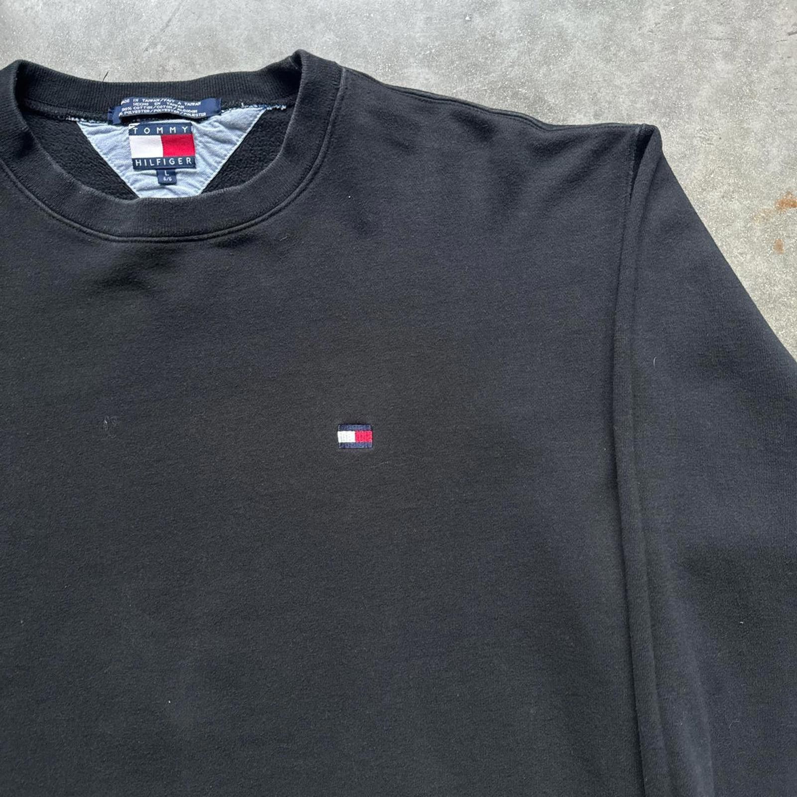 Tommy Hilfiger Tommy Hilfiger Black Faded Classic Crewneck Sweatshirt Size US L / EU 52-54 / 3 - 3 Thumbnail
