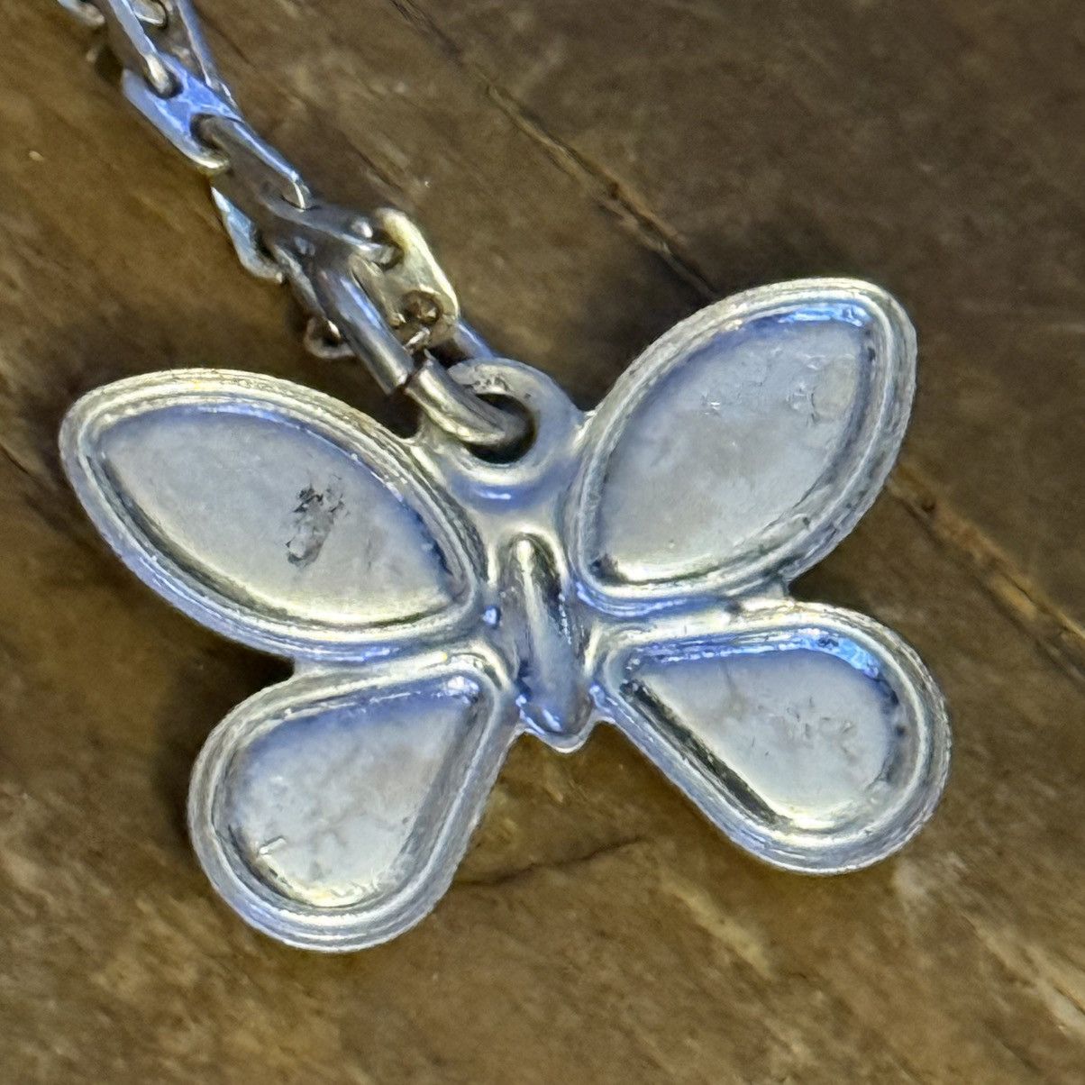 Other Avon silver tone green stones butterfly pendant necklace Size ONE SIZE - 5 Thumbnail