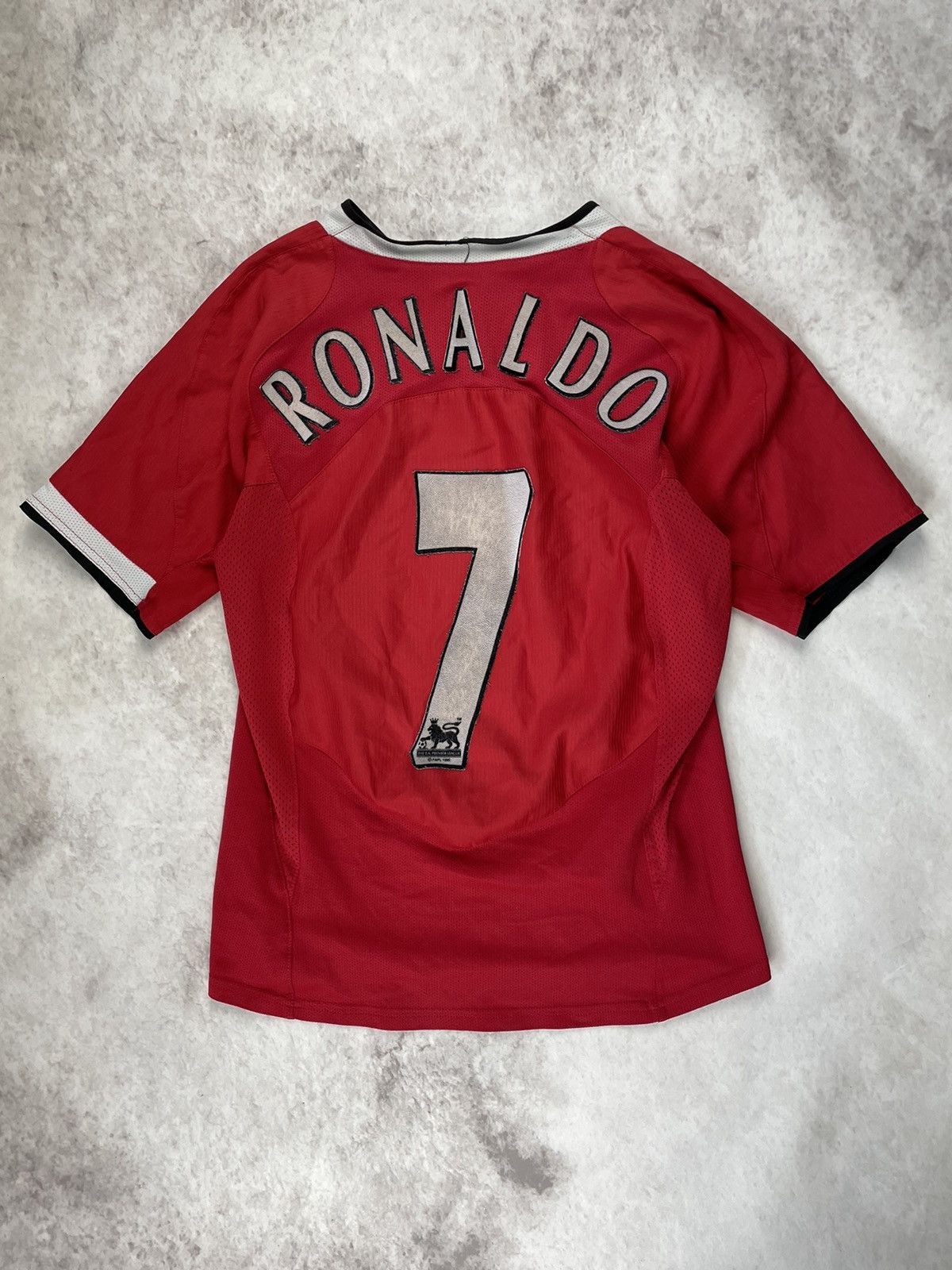 image of 2004 2006 Manchester United Nike Ronaldo Football Jersey in Red, Men's (Size Small)