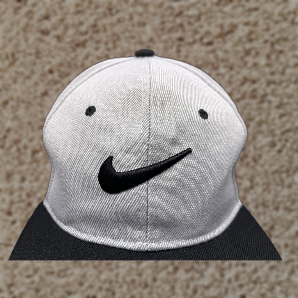 Nike Nike Hat Cap Snap Back Adult One Size Gray Black Cotton Polyester Twill Logo Outdoor Sports Adjustable Lightweight Casual Men Size ONE SIZE - 1 Thumbnail