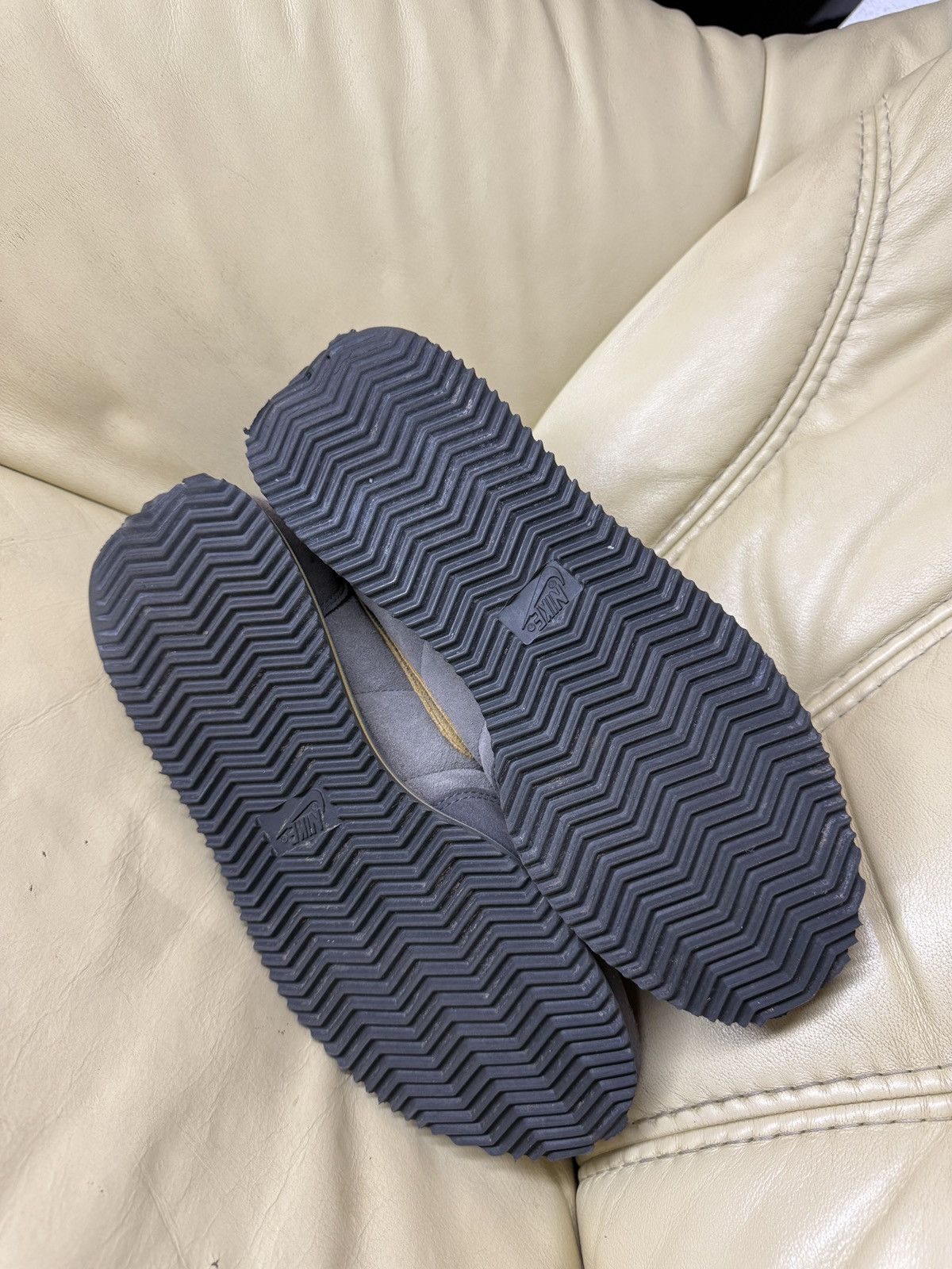Nike Vibtage Nike Suede Sneackers Y2K RARE Size US 9.5 / EU 42-43 - 12 Thumbnail