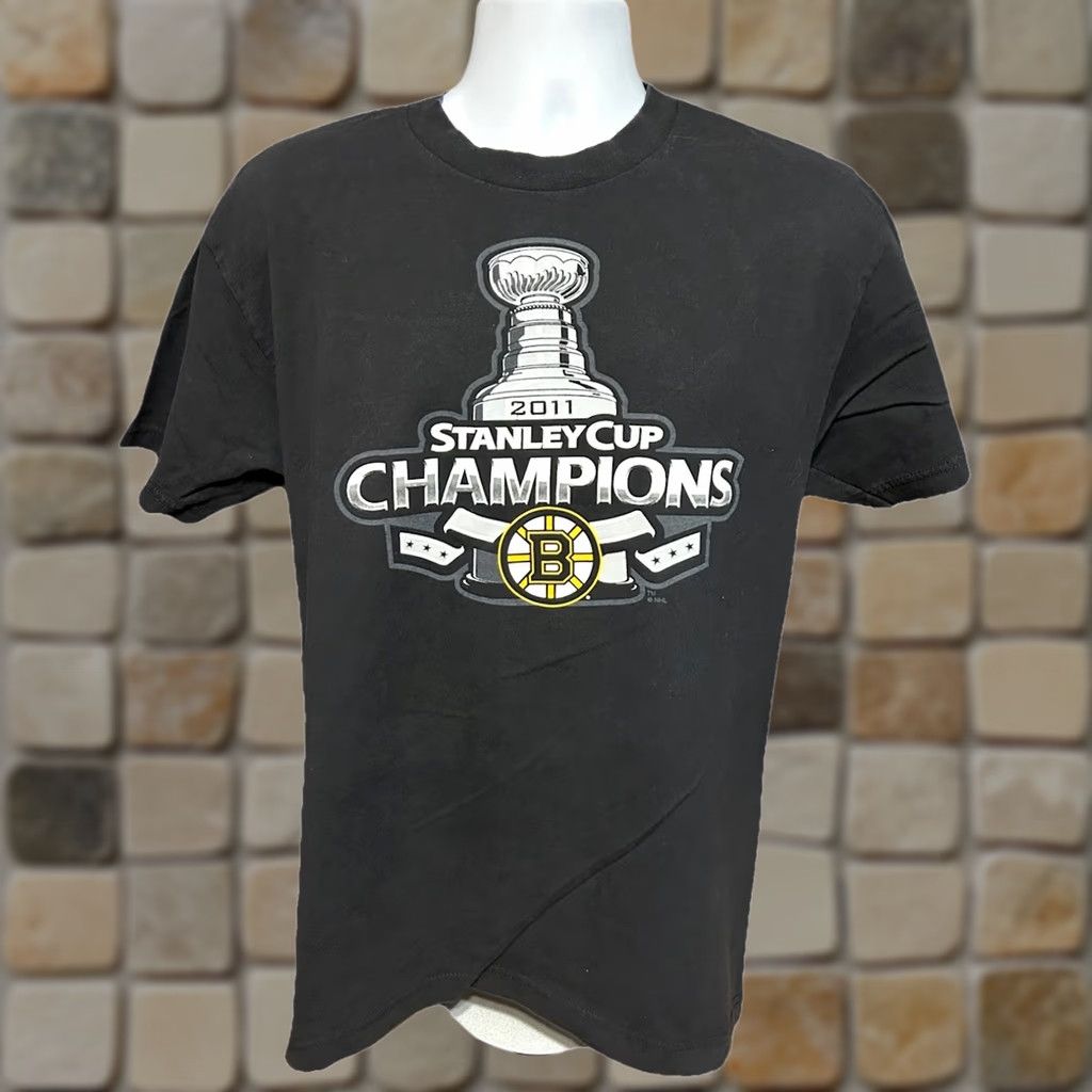 Reebok Reebok Boston Bruins T-Shirt Men Large Crew Neck Double-Sided Graphic Print Stanley Cup 2011 Champs Rebook Sports NHL Black Size US L / EU 52-54 / 3 - 1 Thumbnail