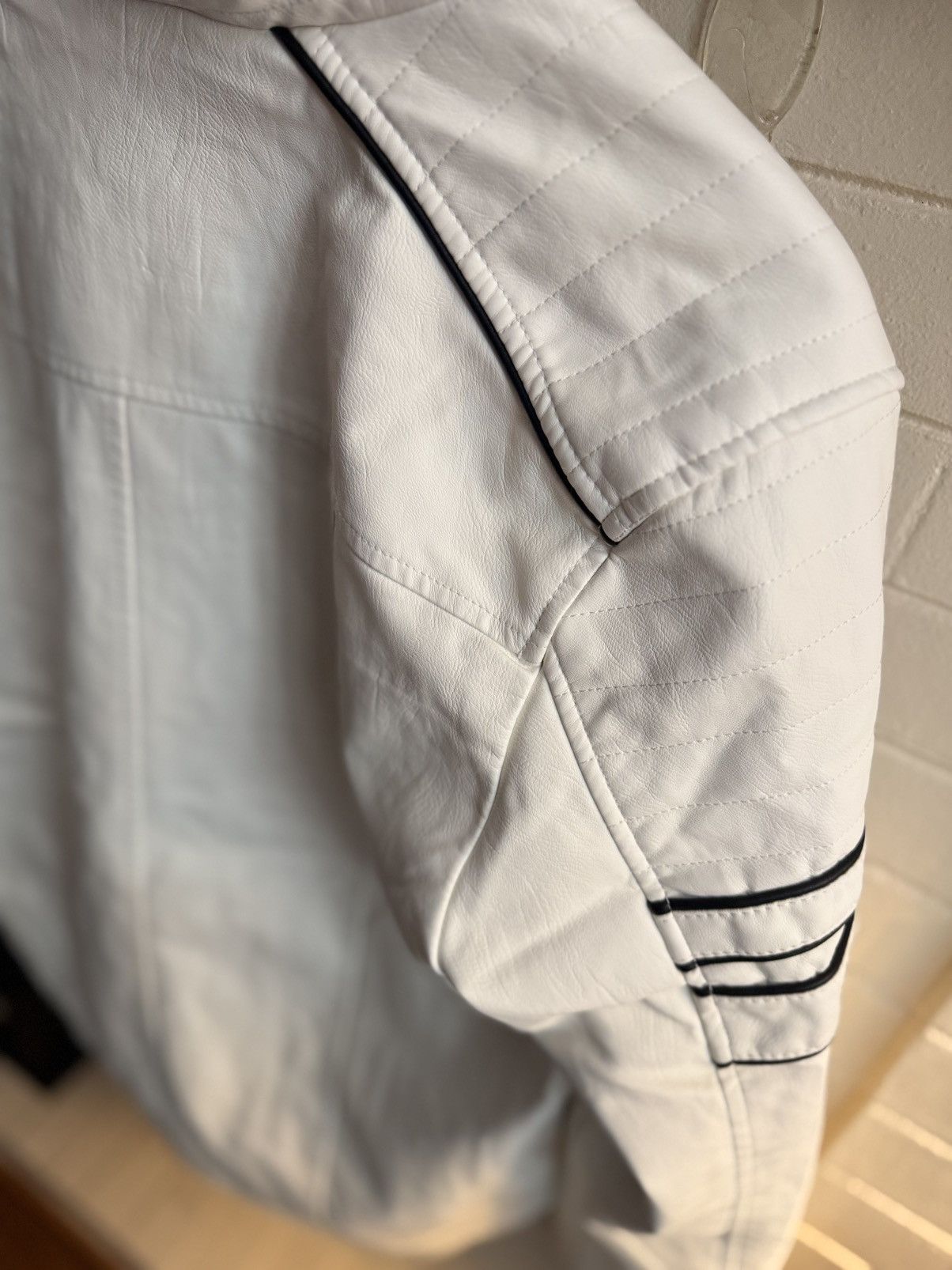 Other Vintage white Leather jacket Size US M / EU 48-50 / 2 - 6 Thumbnail