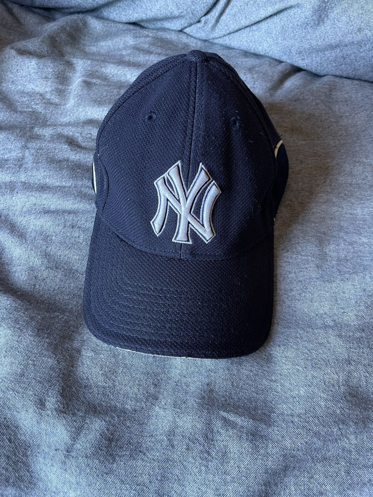 MLB × New Era New York Yankees BP 59FIFTY Men's Fitted Hat Navy S/M Size ONE SIZE - 1 Thumbnail