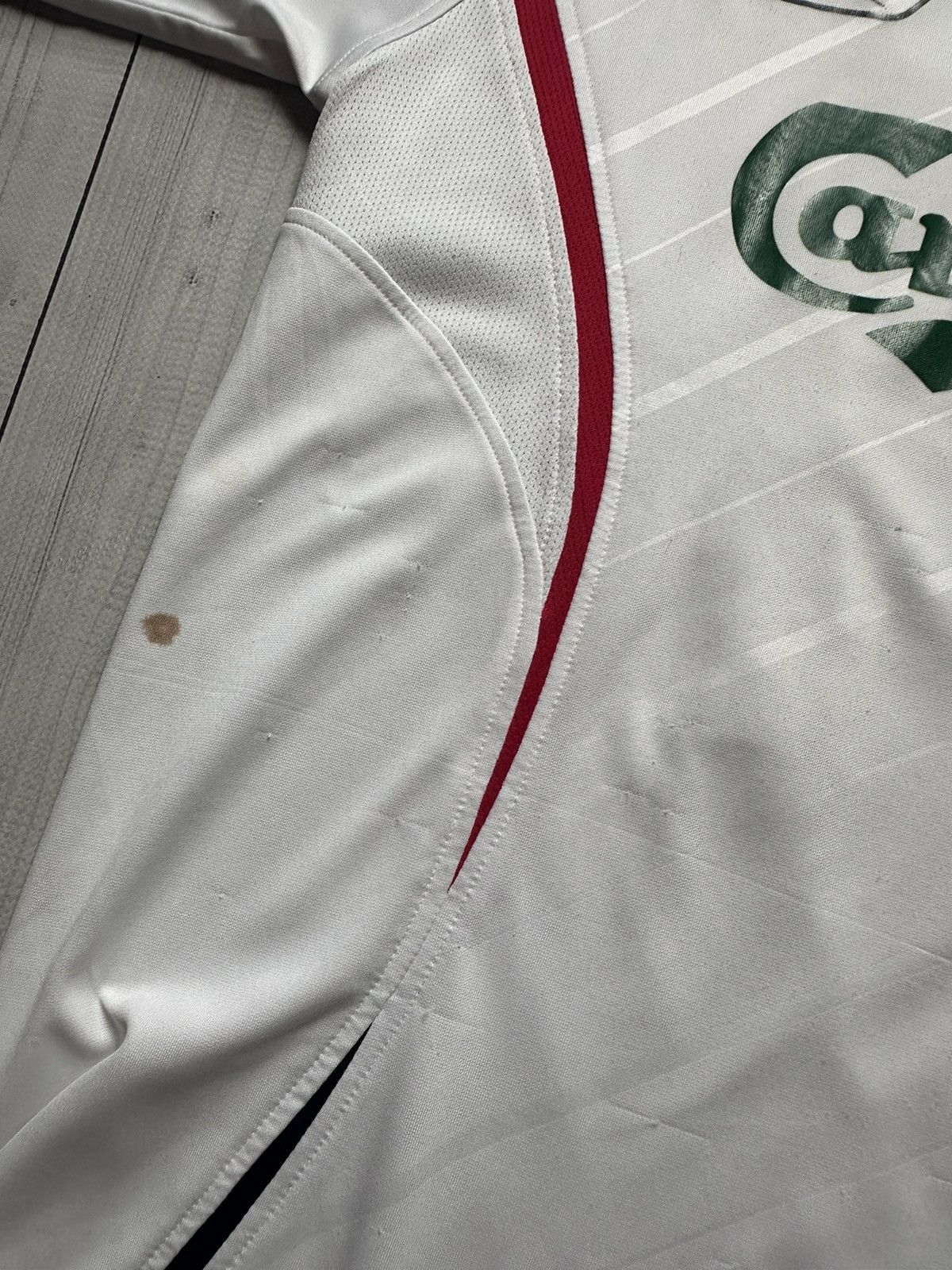 Vintage Vintage Liverpool soccer jersey size M white Reebok Size US M / EU 48-50 / 2 - 5 Thumbnail